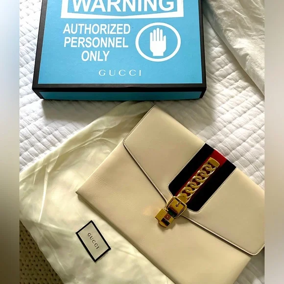 Gucci cream leather oversized clutch never used - Picture 13 of 13